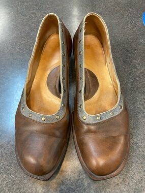 John Fluevog Brown Leather Stud-Trim Pumps